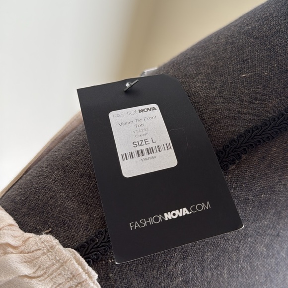 Fashion Nova Vivian Front Tie Crop Top - Picture 4 of 5